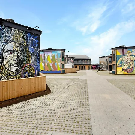 Rent A Holiday Apartment At Fun Art And Stay In A Mecca Of Art And Experiences!  Ξενοδοχείο *